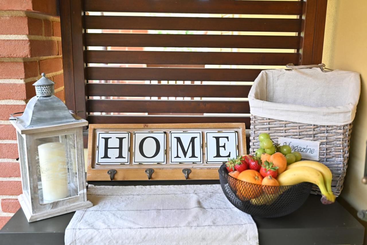 Aura Loving Home Con 4 Posti Letto, Cucina Completa, Terrazzo Ed Un Grande Parco Verde Serravalle d'Asti Bagian luar foto