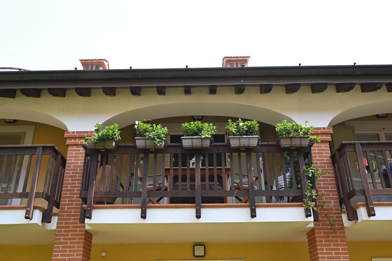 Aura Loving Home Con 4 Posti Letto, Cucina Completa, Terrazzo Ed Un Grande Parco Verde Serravalle d'Asti Bagian luar foto