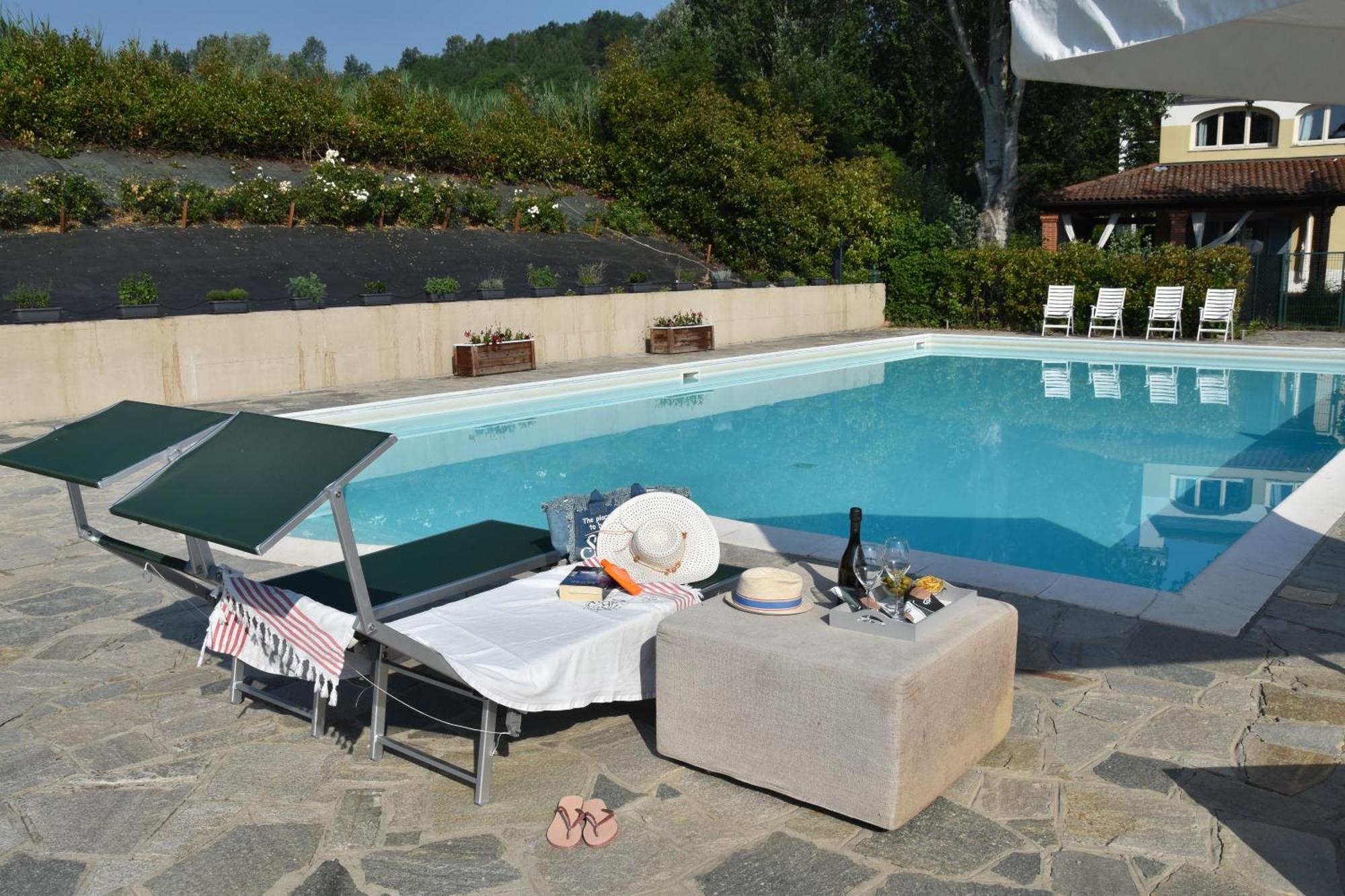 Aura Loving Home Con 4 Posti Letto, Cucina Completa, Terrazzo Ed Un Grande Parco Verde Serravalle d'Asti Bagian luar foto